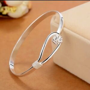 😍 3/$12 Elegant Silver Bangle Bracelet